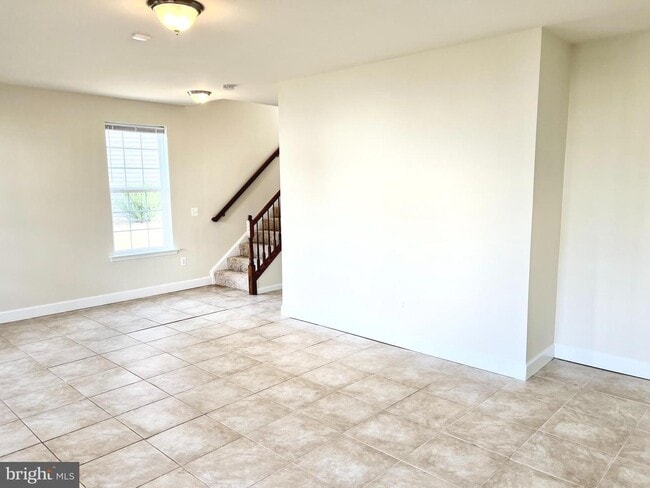 Building Photo - 12 Lamplighter Ln
