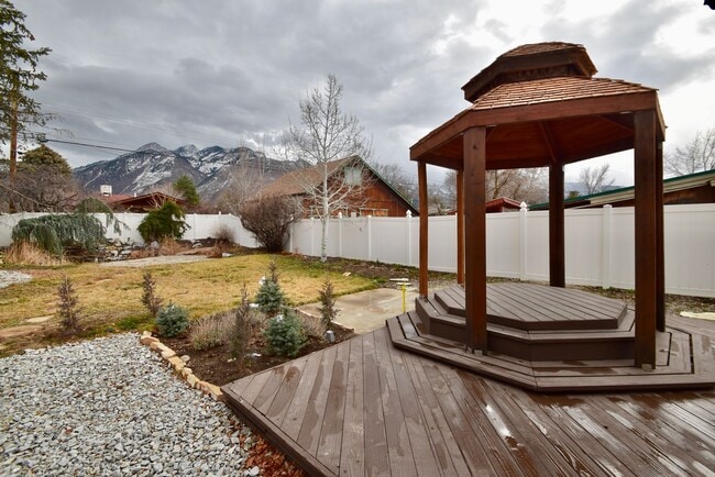 Building Photo - Great Three Bedroom Home in Cottonwood Heights!!!