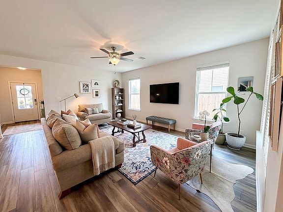Building Photo - 1110 Foxtail Dr