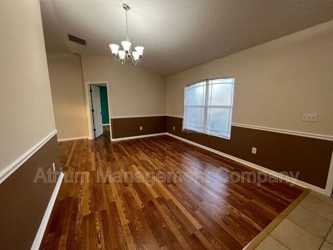 Building Photo - 3037 Bonkirk Dr