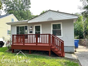 Building Photo - Charming 3 Bedroom 1 Bathroom now availabl...