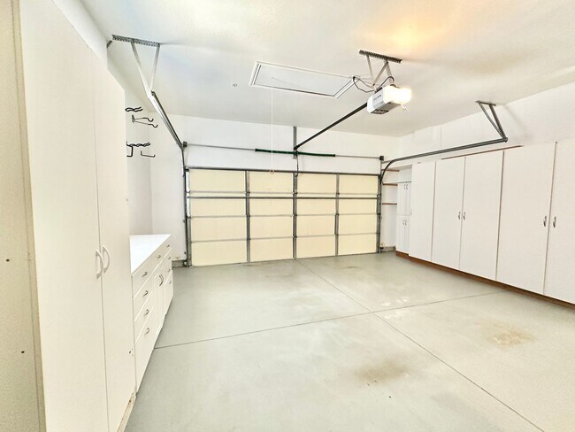 Building Photo - Beautiful Single-Level Custom Home with Serene Backyard Space in the Lovely Peppertree Park Commu...