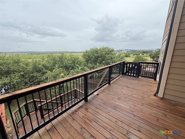 Building Photo - 976 Parkview Dr
