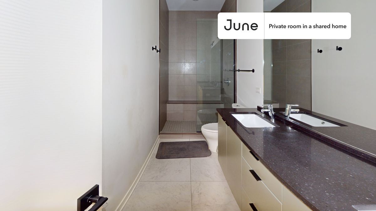 Building Photo - Private bedroom in 4 bed/3 bath Home