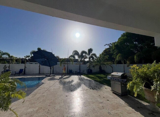 Building Photo - 15370 SW 152nd Ave