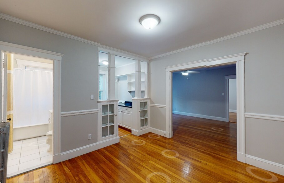 Primary Photo - 11 Gray St