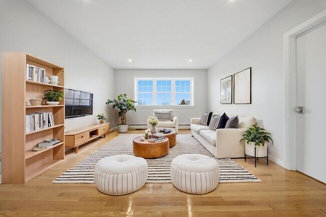 Building Photo - 11 Schubert St