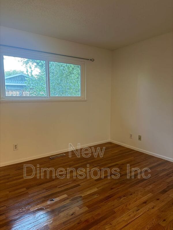 Building Photo - 3234 Heights Dr
