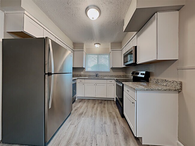 Building Photo - 15914 Ridgeroe Ln