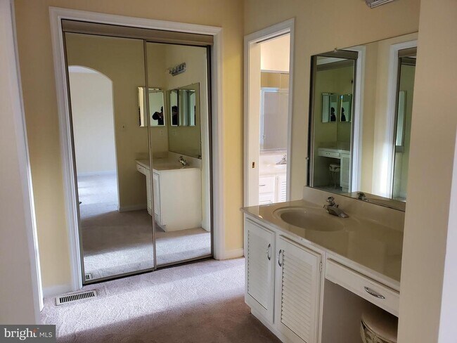 Building Photo - 15322 Manor Village Ln