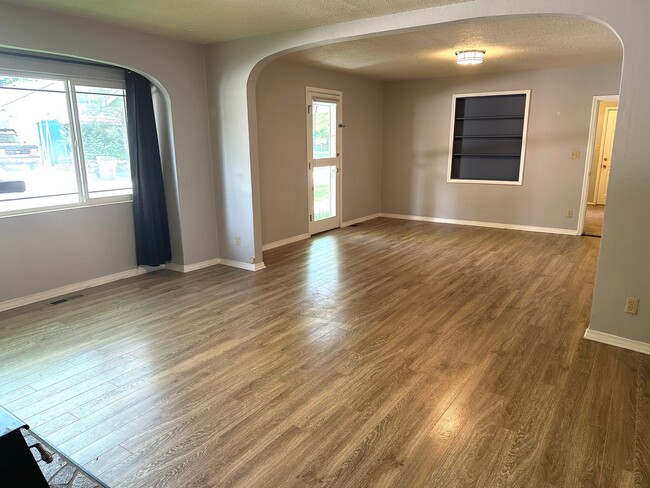 Building Photo - Two-Bedroom in North End