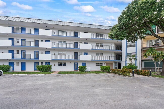 Building Photo - 6260 S Falls Cir Dr