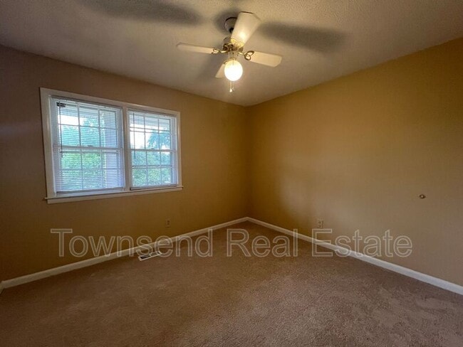 Building Photo - 6458 Easthampton Rd