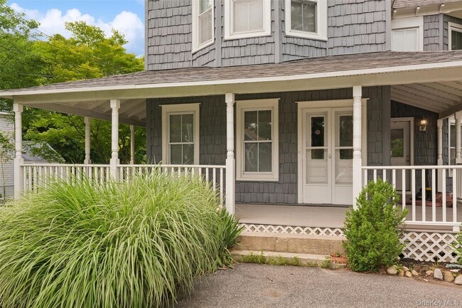 Building Photo - 376 Montauk Hwy