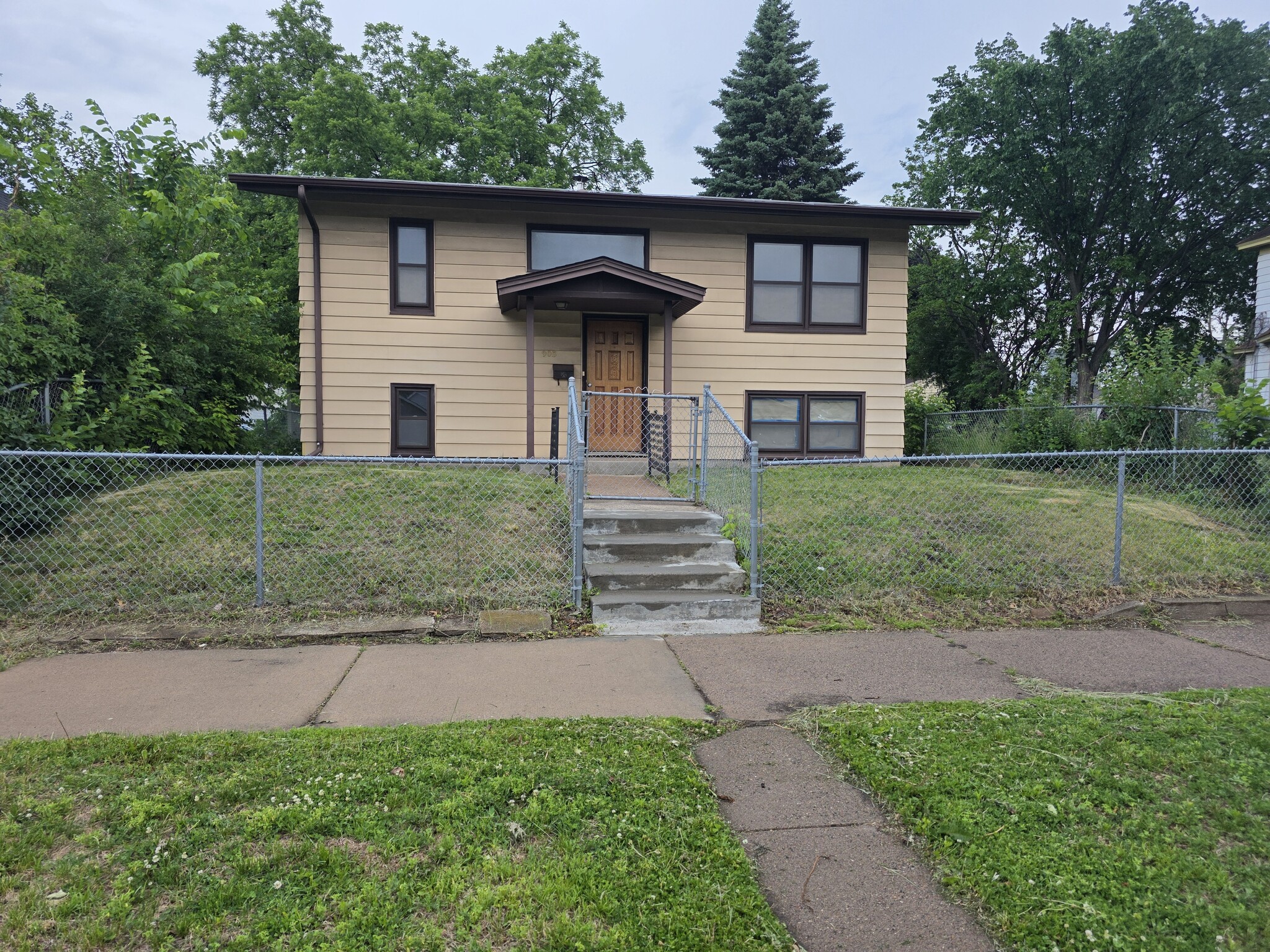 Building Photo - 905 Fuller Ave