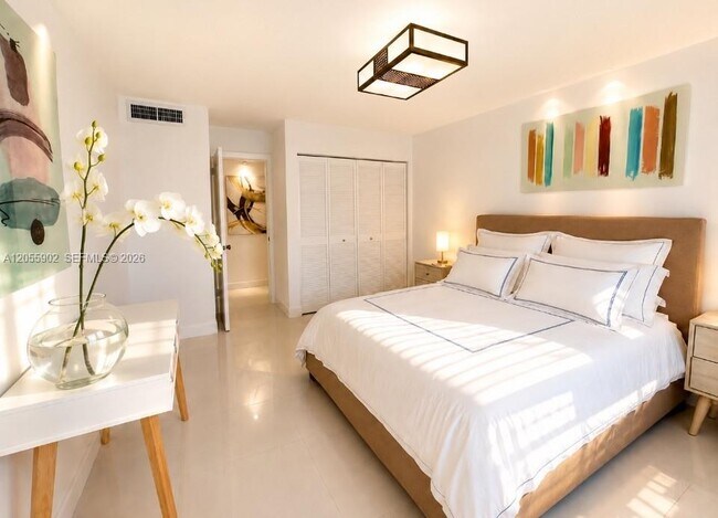 Building Photo - 2030 S Ocean Dr
