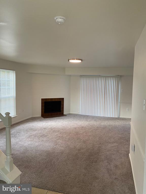Building Photo - 1811 Hennessy Dr