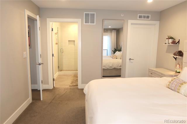 Building Photo - 1920 Grove St