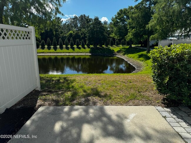 Building Photo - 807 Black Cherry Dr S