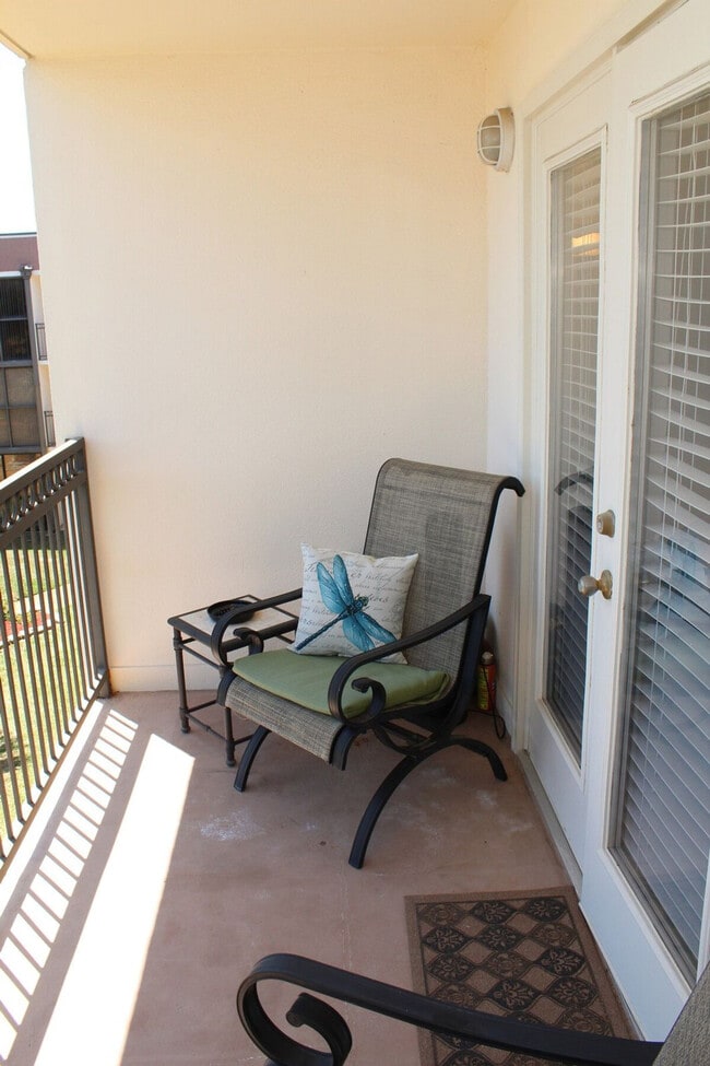 Building Photo - 2046 Beach Blvd