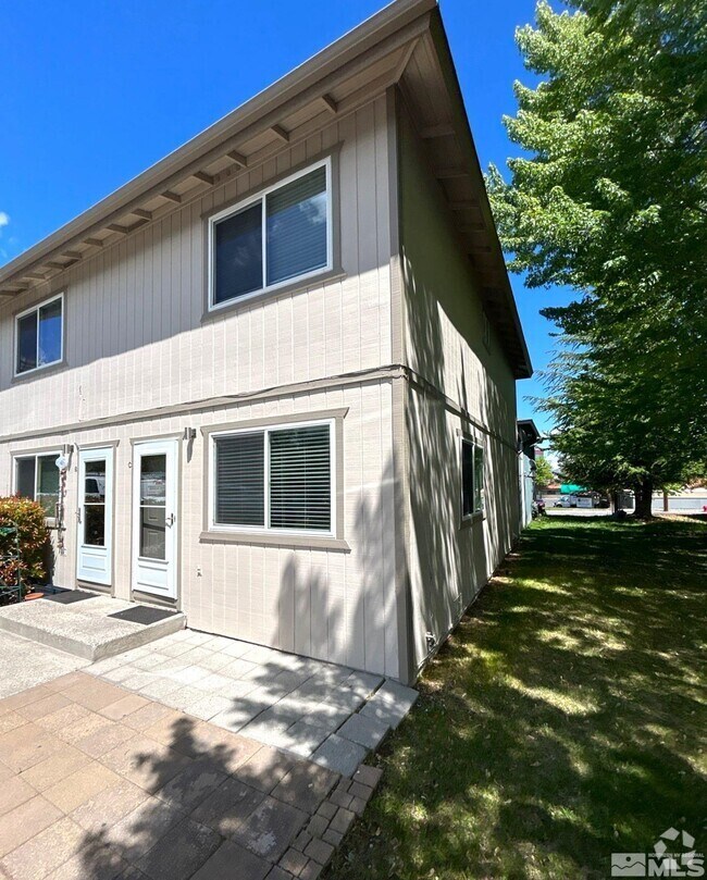 Building Photo - 3673 Grant Dr