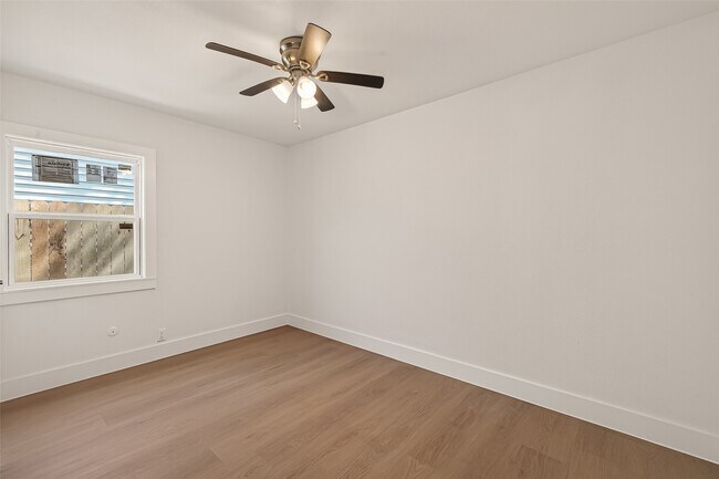 Building Photo - 3209 McCrarey Dr