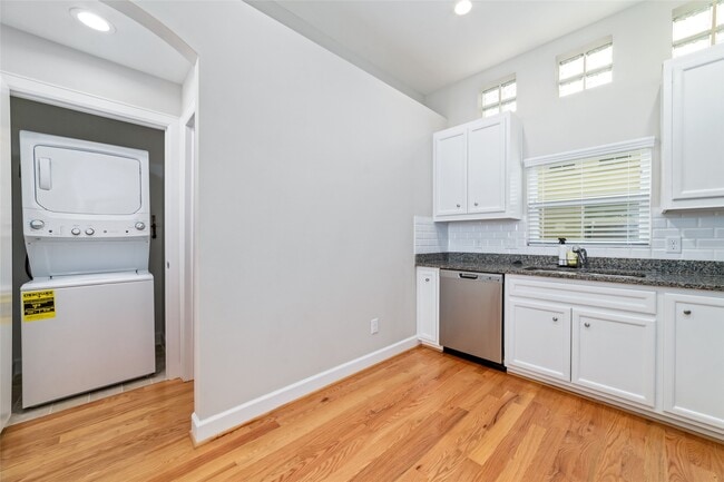 Building Photo - 8705 Bryam St