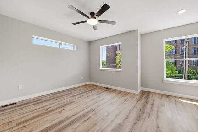 Building Photo - 4728 Walworth Ave