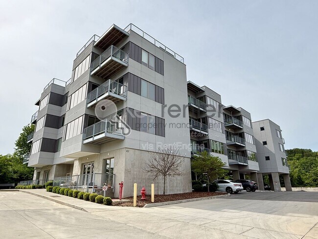 Building Photo - 411 Fairpoint St