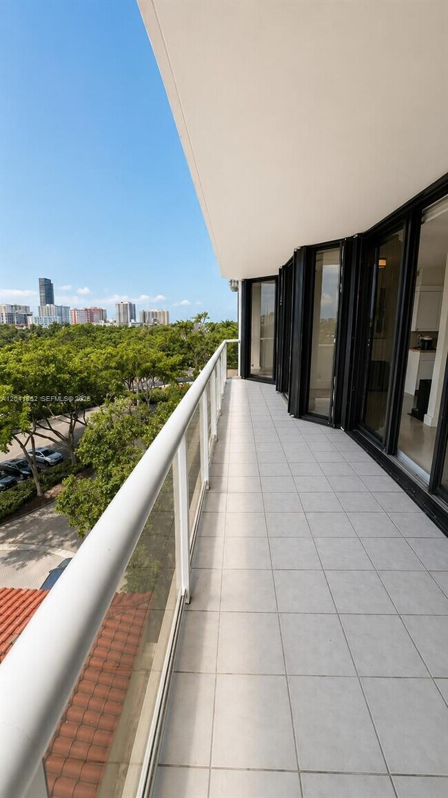 Building Photo - 3640 Yacht Club Dr