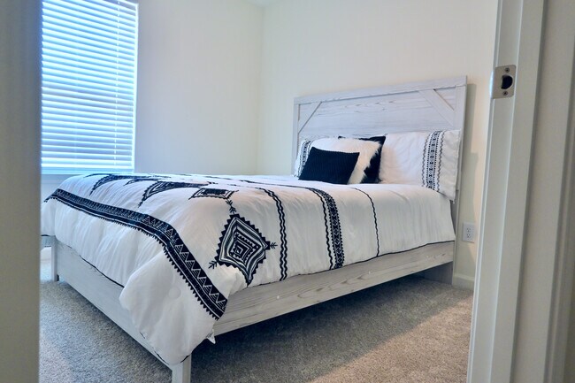 Building Photo - 3096 Spline Cir