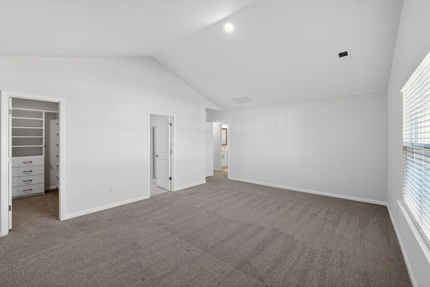 Building Photo - 105 Silicon Dr