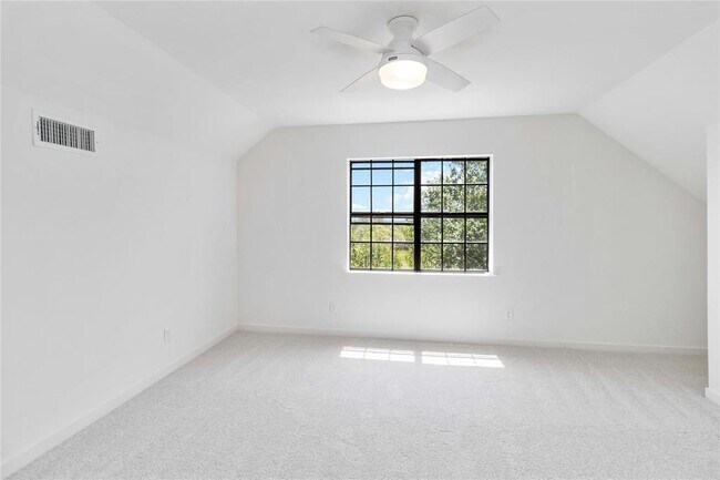 Building Photo - 209 Pope Bend S