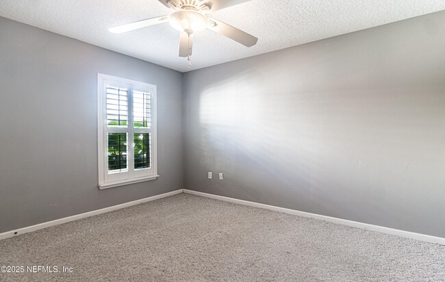 Building Photo - 1325 Fairway Village Dr