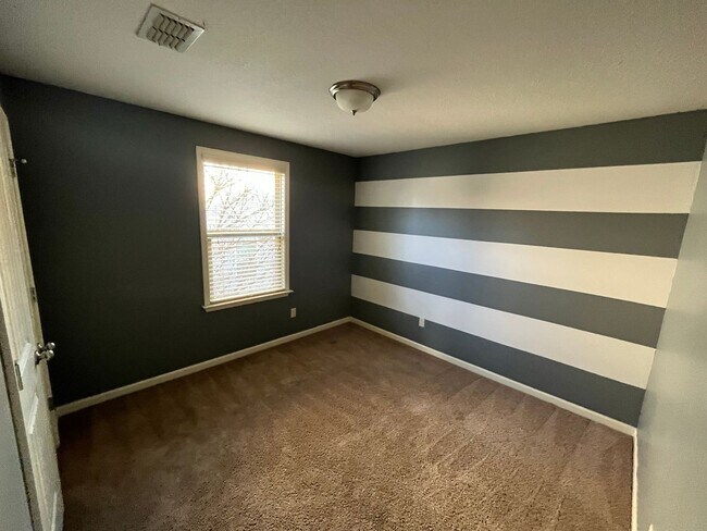 Building Photo - Fall in Love with Where You Live. Located in North Columbus