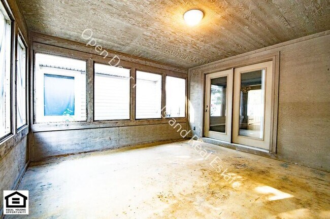 Building Photo - 15012 Tally Ho Dr