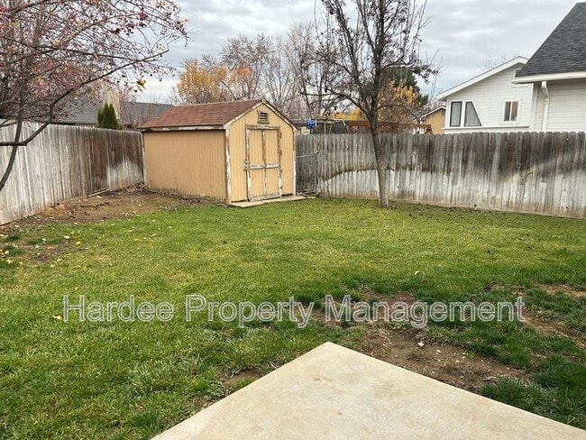 Building Photo - 2254 N Zircon Ave