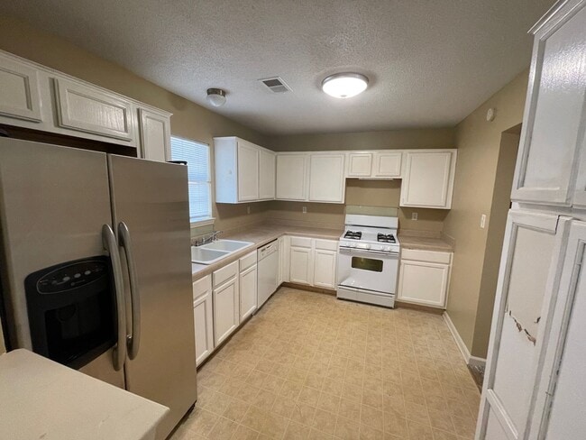 Building Photo - Grand Cordova home for rent near Shelby Farms