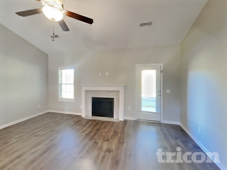 Building Photo - 825 Ellyson Dr