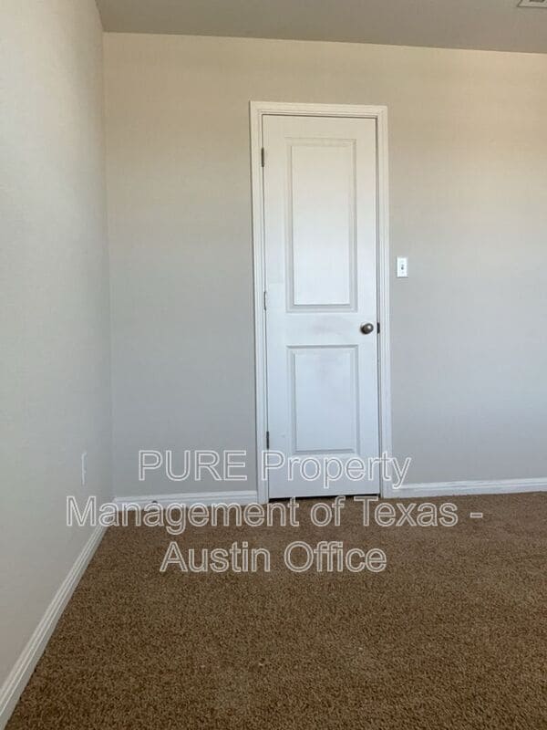 Building Photo - 112 Eagle Lake Dr