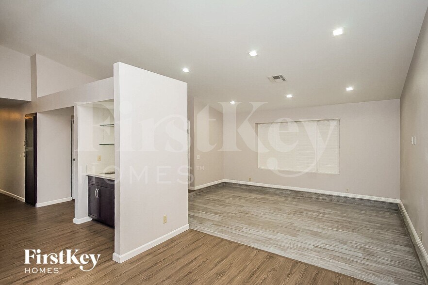 Building Photo - 354 Bekasina Dr