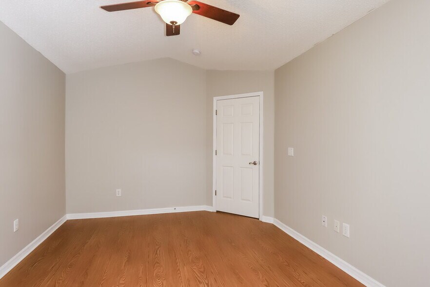 Building Photo - 6646 Summer Cove Dr