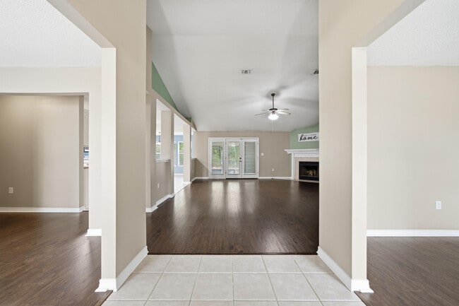 Building Photo - 2490 Pepper Dr