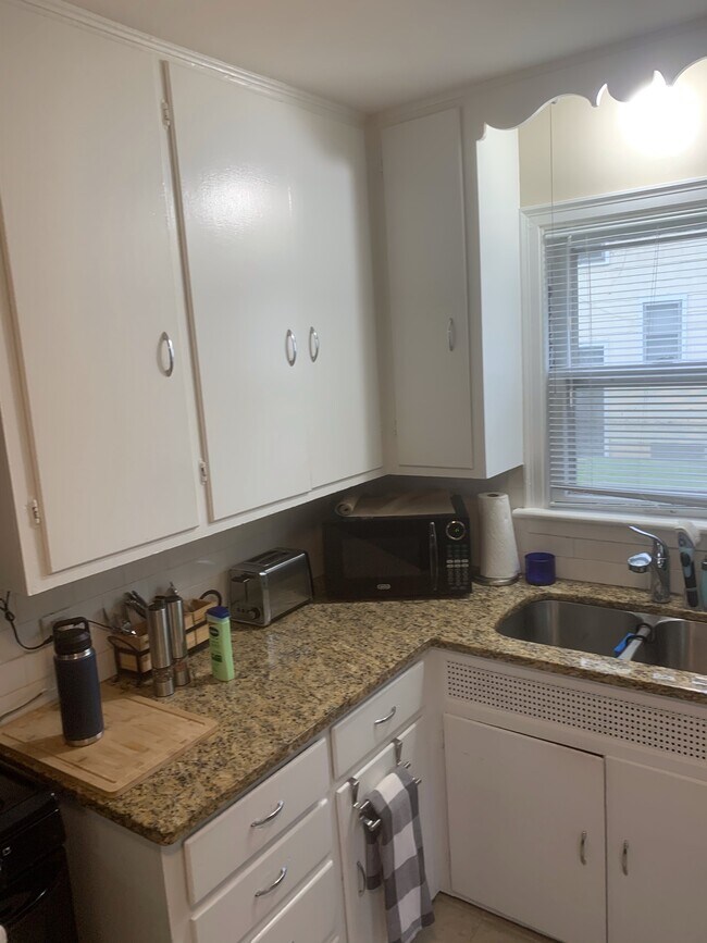 Kitchen - 1322 Doten Ave