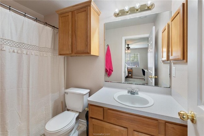 Building Photo - 3609-3611 Oldenburg Ct