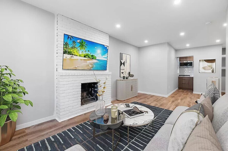 Primary Photo - 453 W 48th St