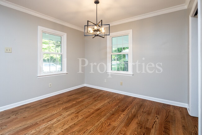 Building Photo - 680 Loeb St