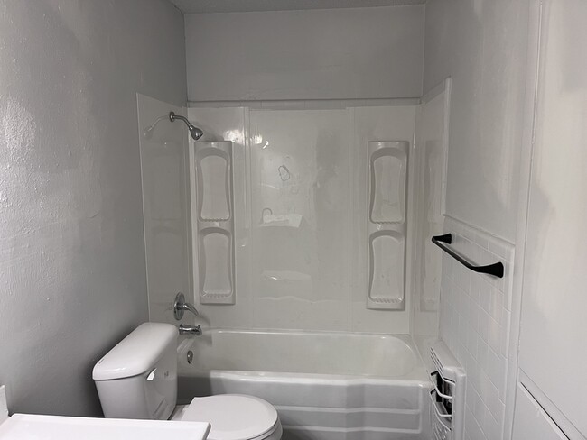 Building Photo - 707 47th St