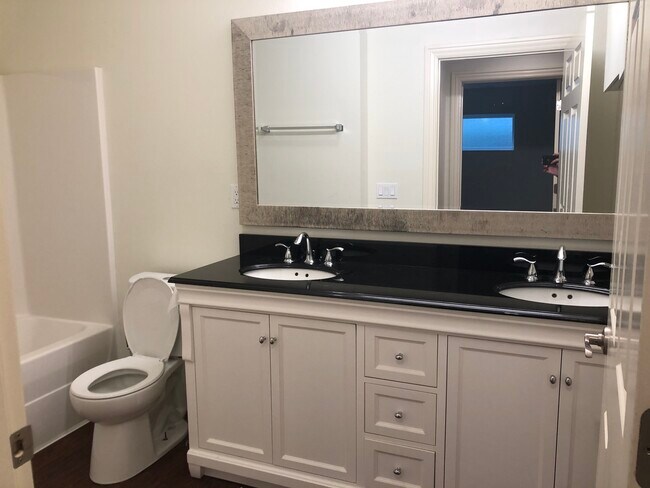 Building Photo - 938 Cleveland St