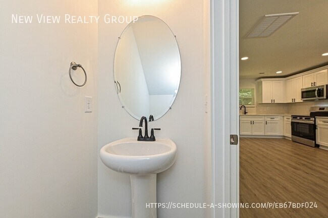 Building Photo - 580 Pleasant Ave